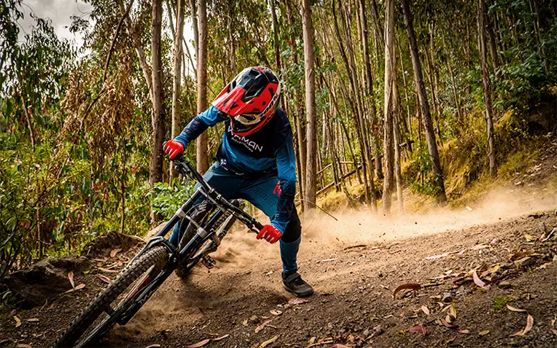 Sharp turn during MTB descent in Lamay forest trail (Peru Biking Tours)